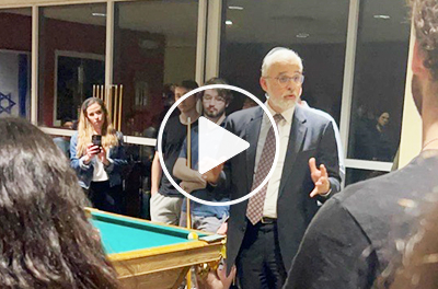 Rabbi Moshe Hauer visited Jewish students at Johns Hopkins University to offer chizuk amidst the rising antisemitism on college campuses.
