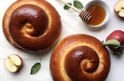 Why do we make round challah for Rosh Hashanah?