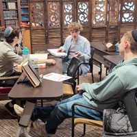 New Torah Learning Program Fills a Campus Need